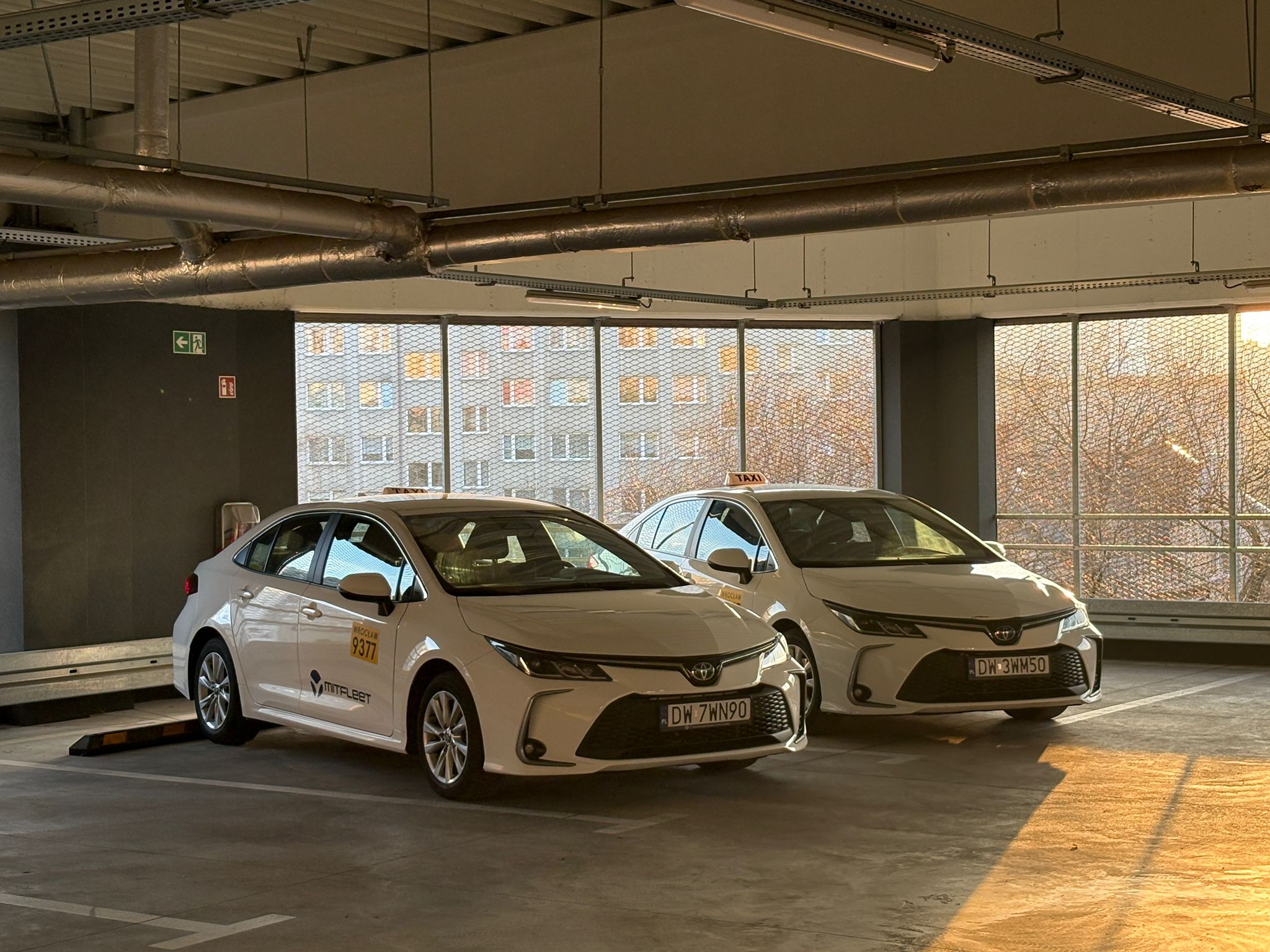 Nowoczesne auto taxi MitFleet
